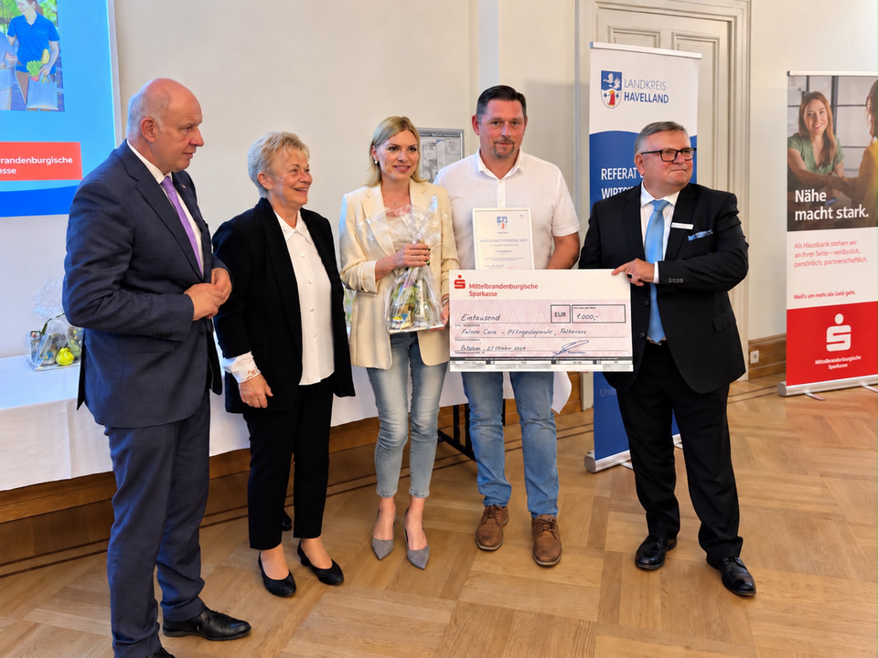 Lina und Heiko bei der Preisverleihung mit weiteren Beteiligten